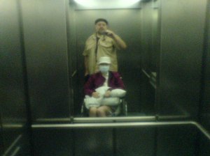 Wir im Aufzug